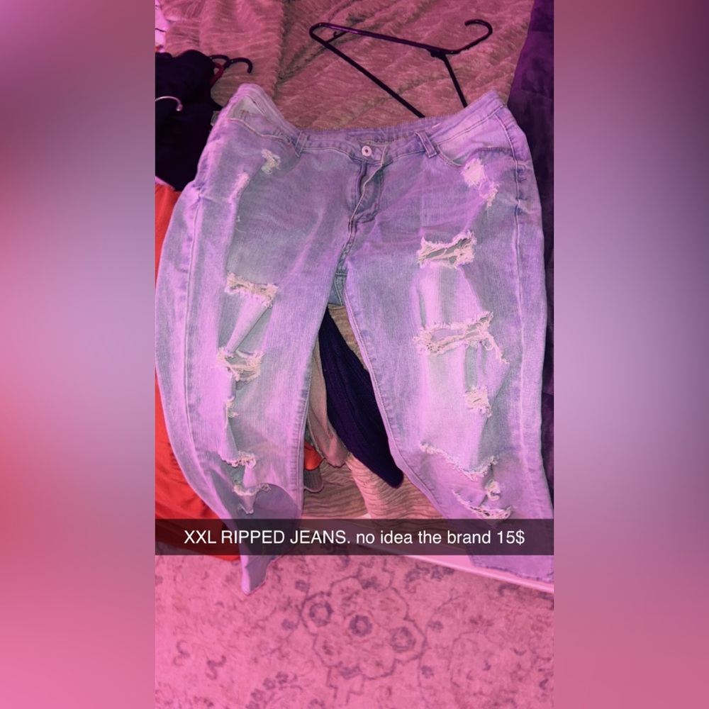 Blue Distressed XXL Jeans with Ripped Design
